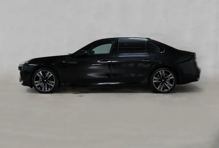 61_BMW_2023_I7_xDrive60_AB_Lease_M_Sport_FIRE_TV_AMAZON_PANORAMIC_ROOF_SKY_LOUNGE